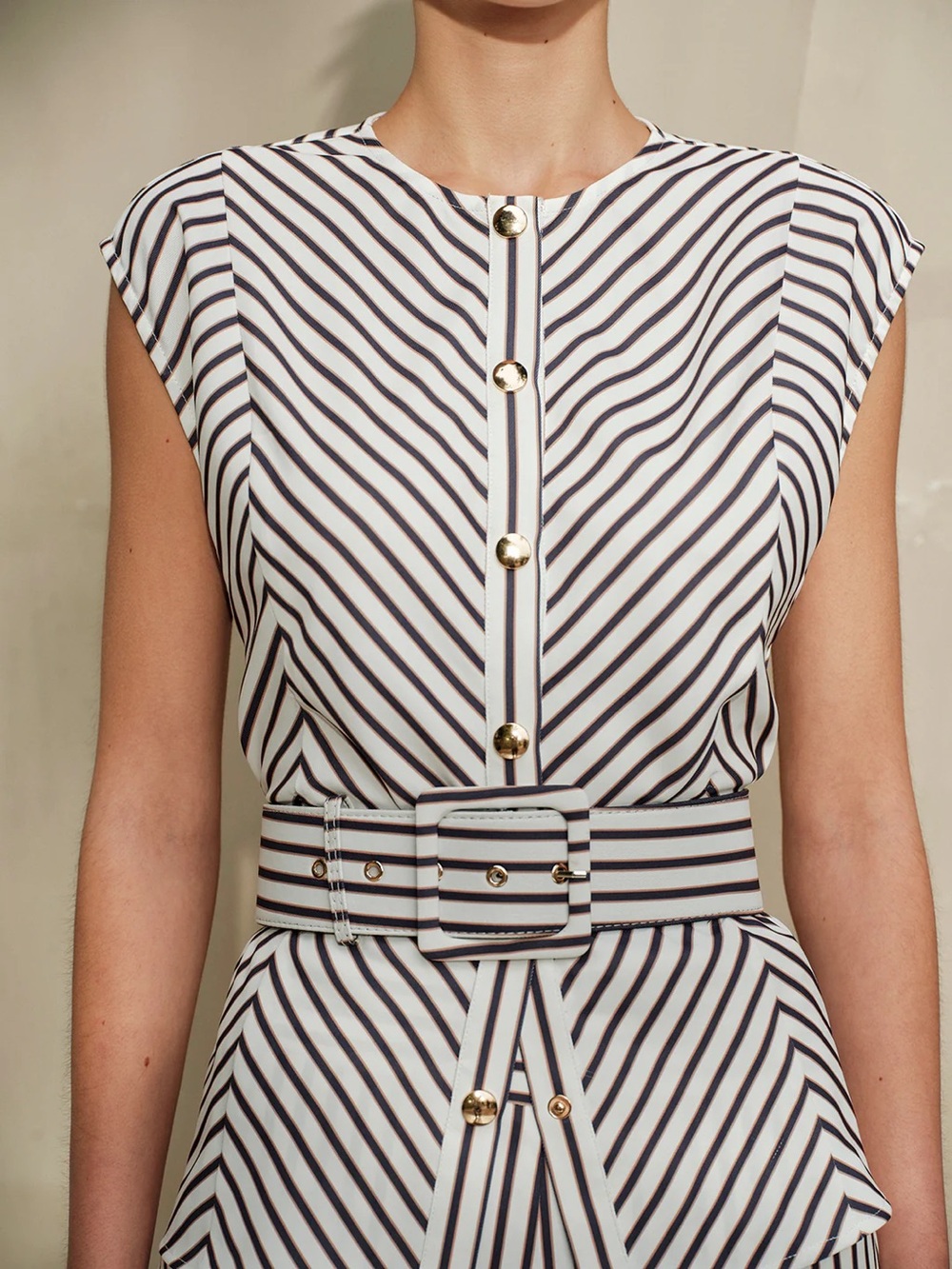 COMMENSE Striped Metal Round-Neck Shirt With Belt - size XSmall